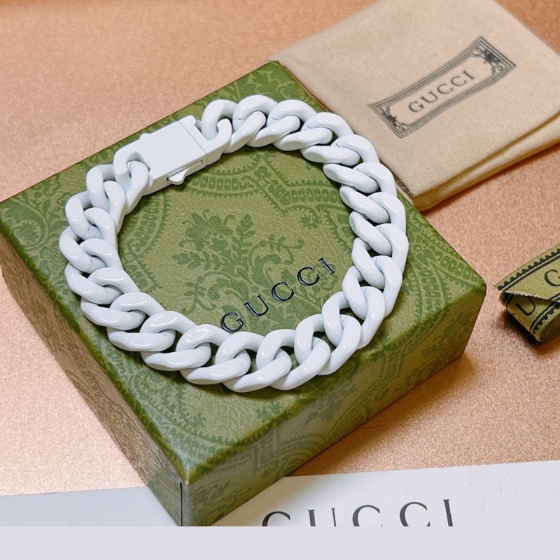 G*u*i bracelets